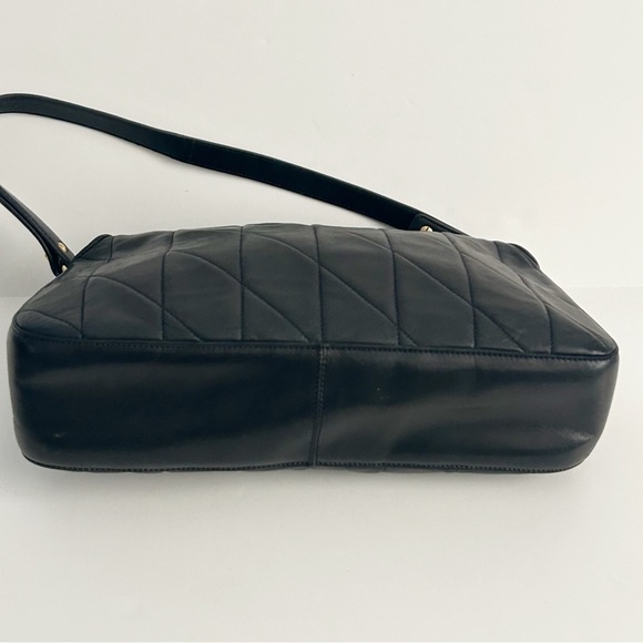 St. John Black Quilted Leather Shoulder Bag - Picture 7 of 15